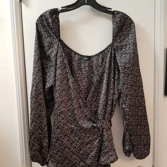 wrap around front tie back long sleeve top - Picture 1 of 8